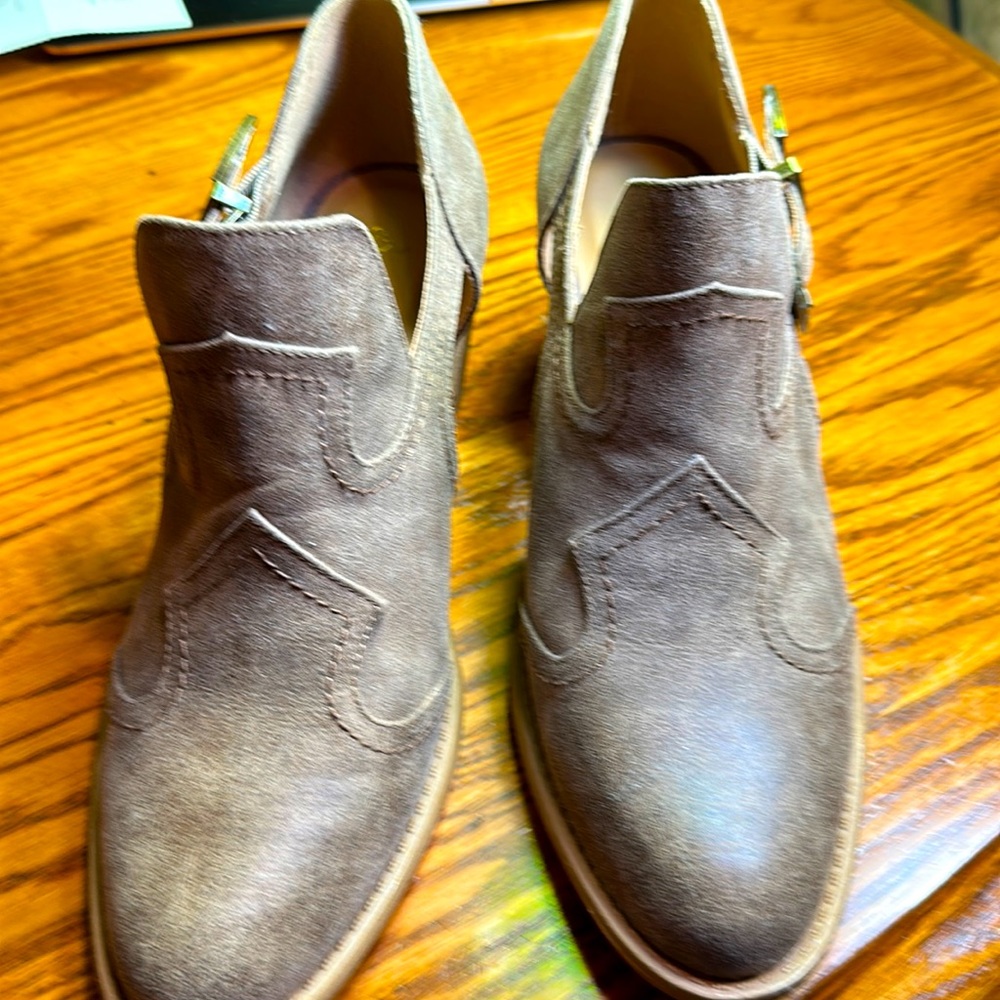 Quips ankle boots size 8 1/2